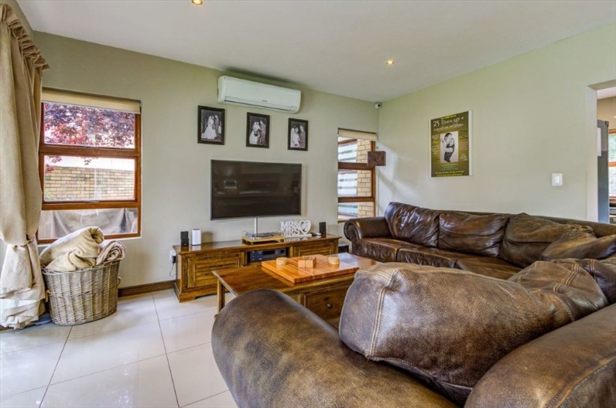 5 Bedroom Property for Sale in Glen Erasmia Gauteng