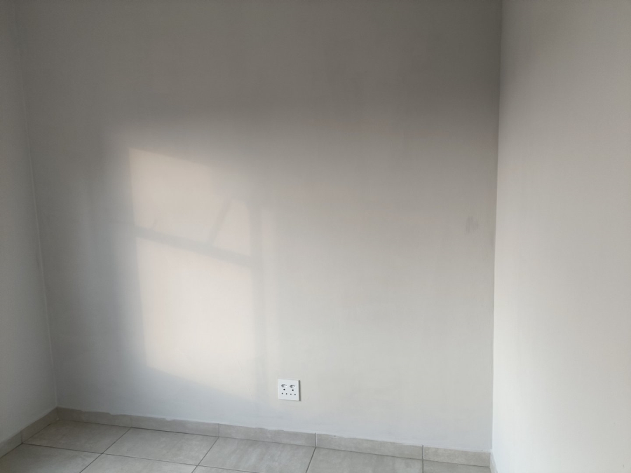 2 Bedroom Property for Sale in Glen Marais Gauteng