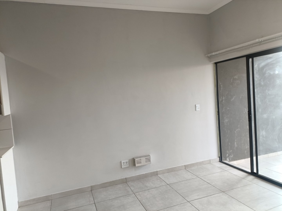 2 Bedroom Property for Sale in Glen Marais Gauteng