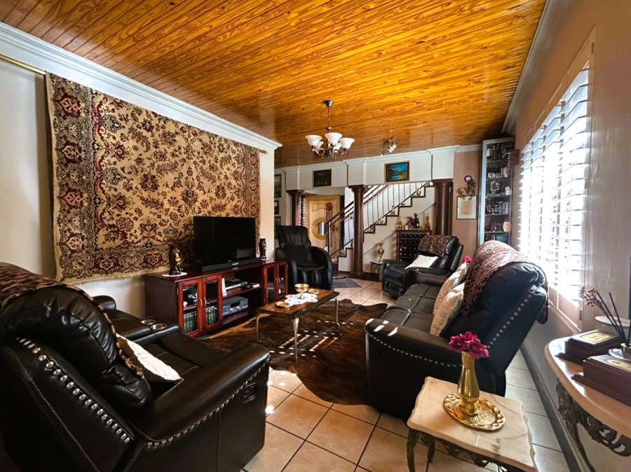 4 Bedroom Property for Sale in Rooihuiskraal North Gauteng