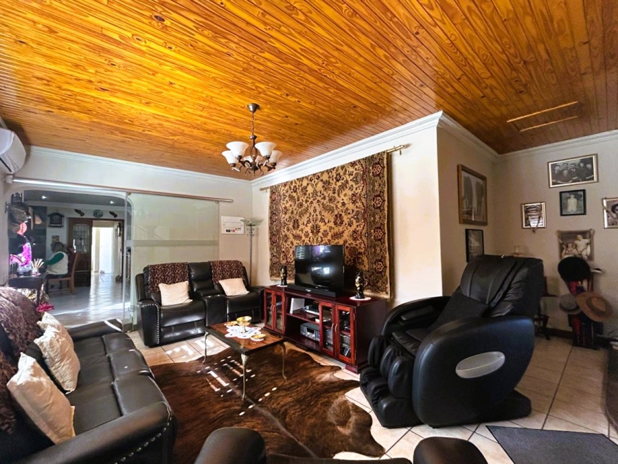 4 Bedroom Property for Sale in Rooihuiskraal North Gauteng