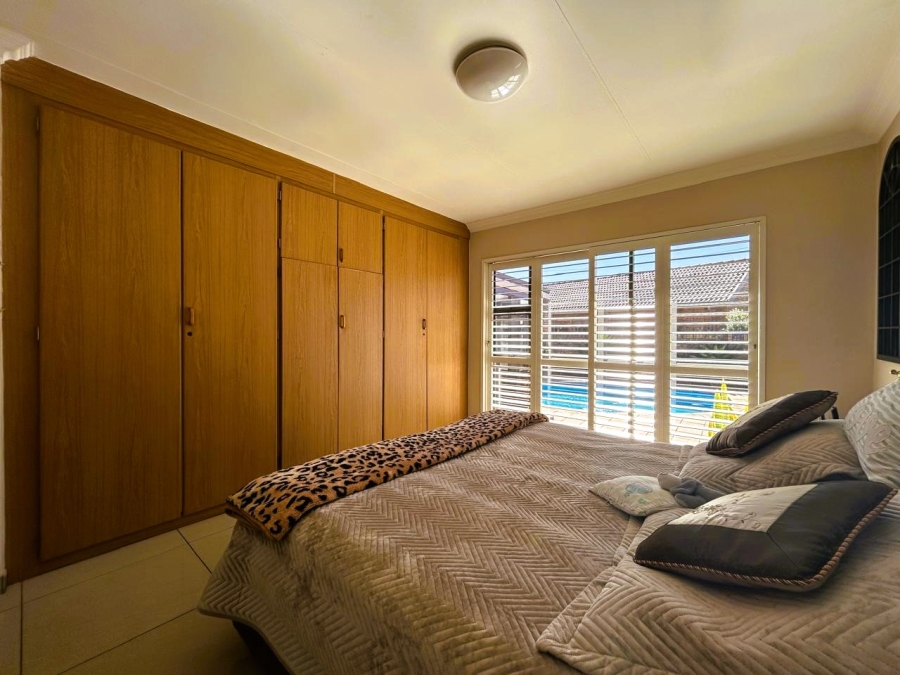 4 Bedroom Property for Sale in Rooihuiskraal North Gauteng