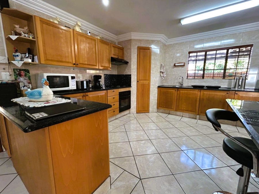 4 Bedroom Property for Sale in Rooihuiskraal North Gauteng