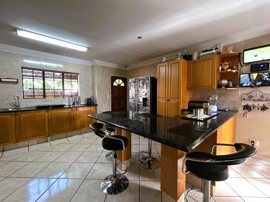 4 Bedroom Property for Sale in Rooihuiskraal North Gauteng