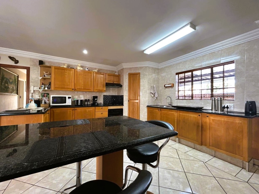 4 Bedroom Property for Sale in Rooihuiskraal North Gauteng