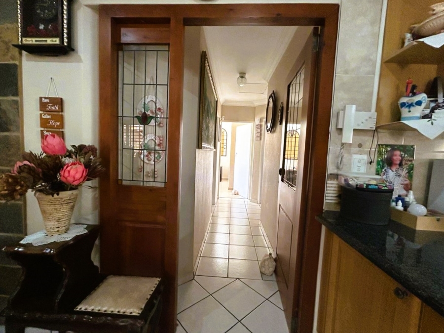 4 Bedroom Property for Sale in Rooihuiskraal North Gauteng
