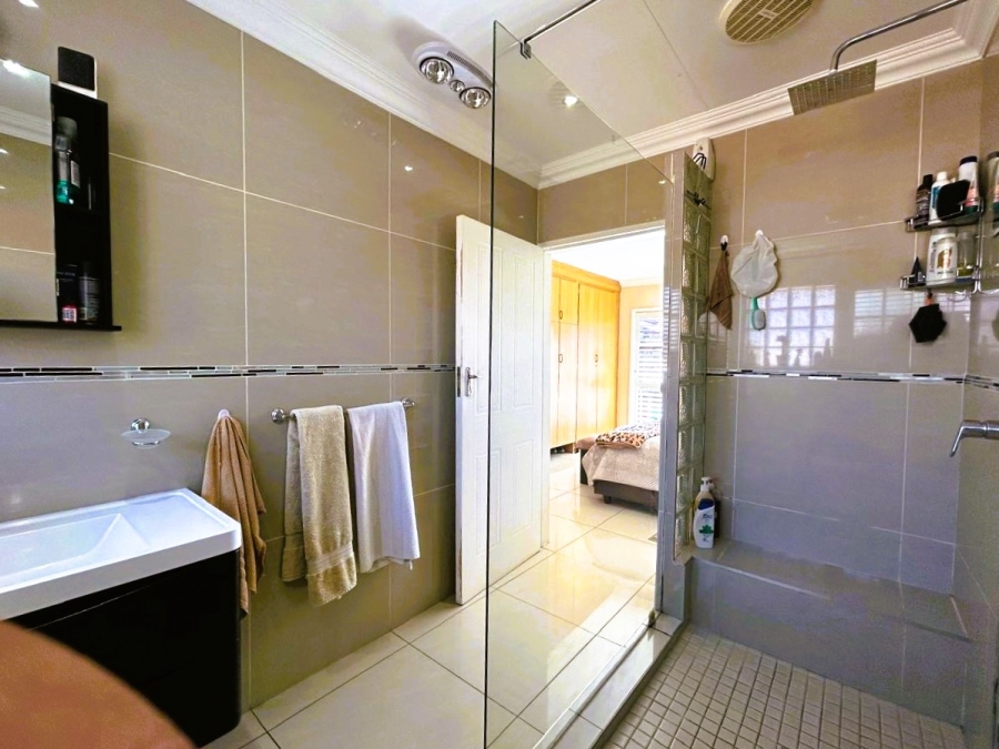 4 Bedroom Property for Sale in Rooihuiskraal North Gauteng