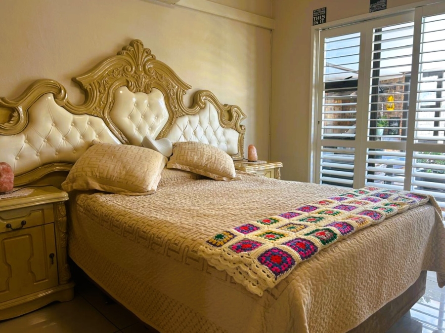 4 Bedroom Property for Sale in Rooihuiskraal North Gauteng