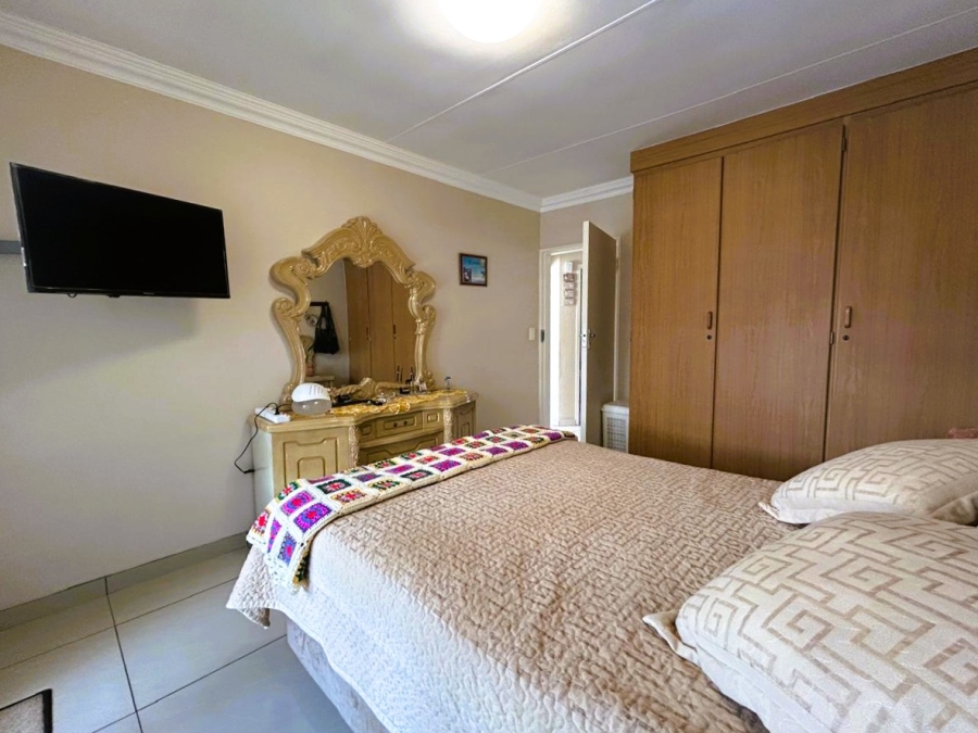 4 Bedroom Property for Sale in Rooihuiskraal North Gauteng