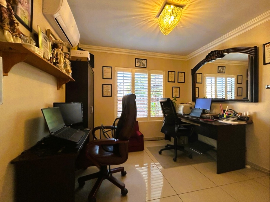 4 Bedroom Property for Sale in Rooihuiskraal North Gauteng