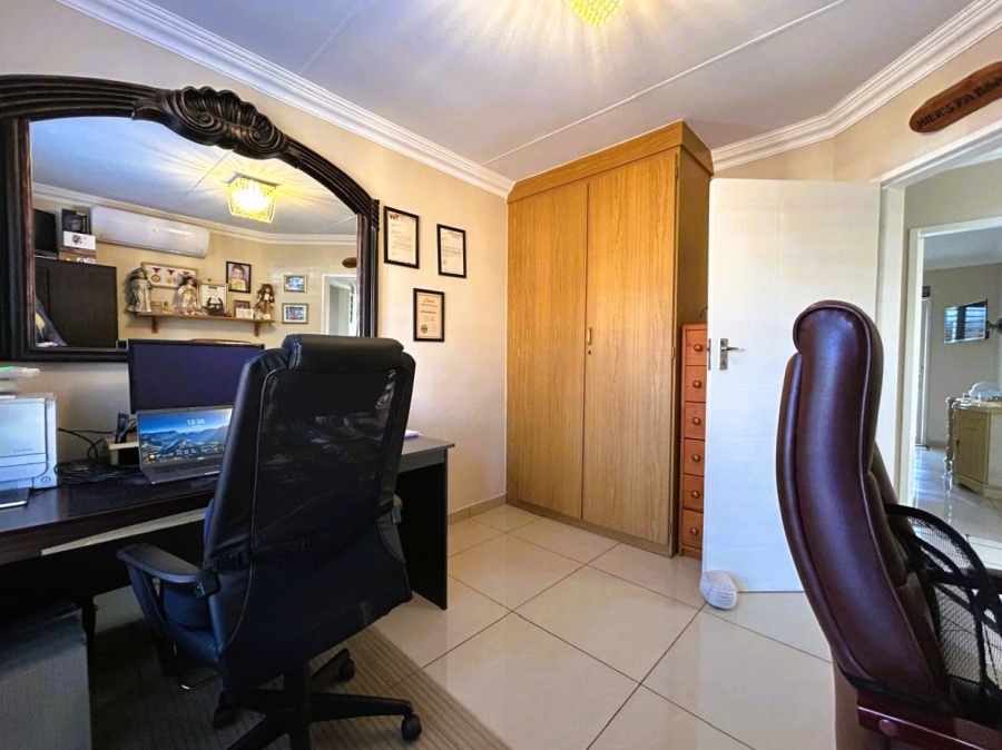 4 Bedroom Property for Sale in Rooihuiskraal North Gauteng