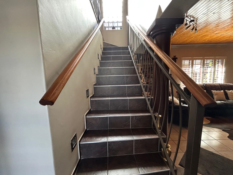 4 Bedroom Property for Sale in Rooihuiskraal North Gauteng