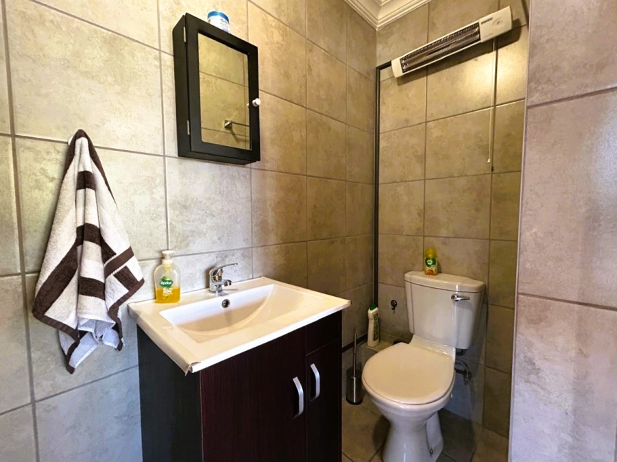 4 Bedroom Property for Sale in Rooihuiskraal North Gauteng