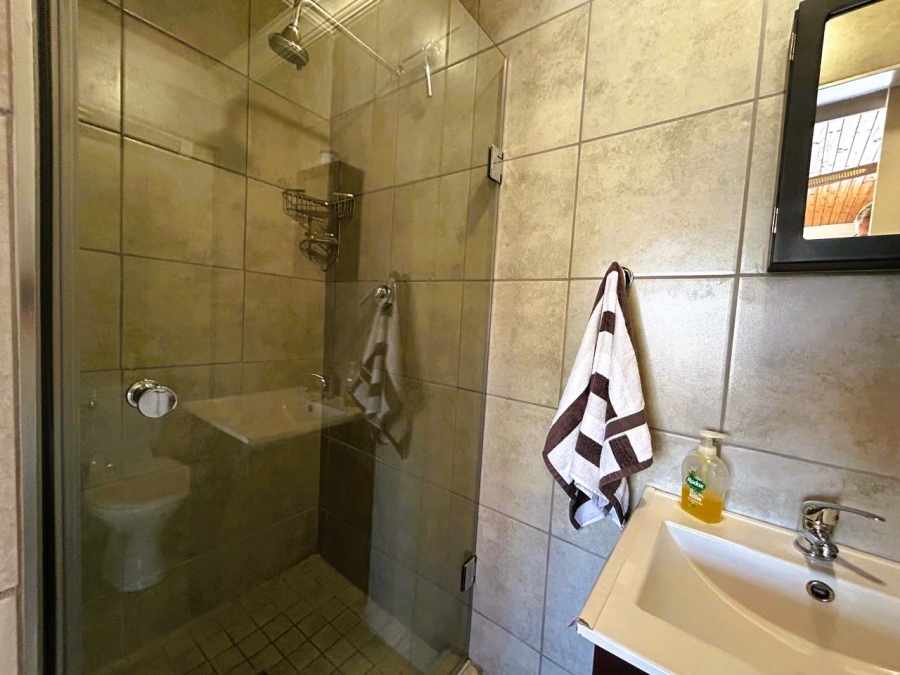 4 Bedroom Property for Sale in Rooihuiskraal North Gauteng