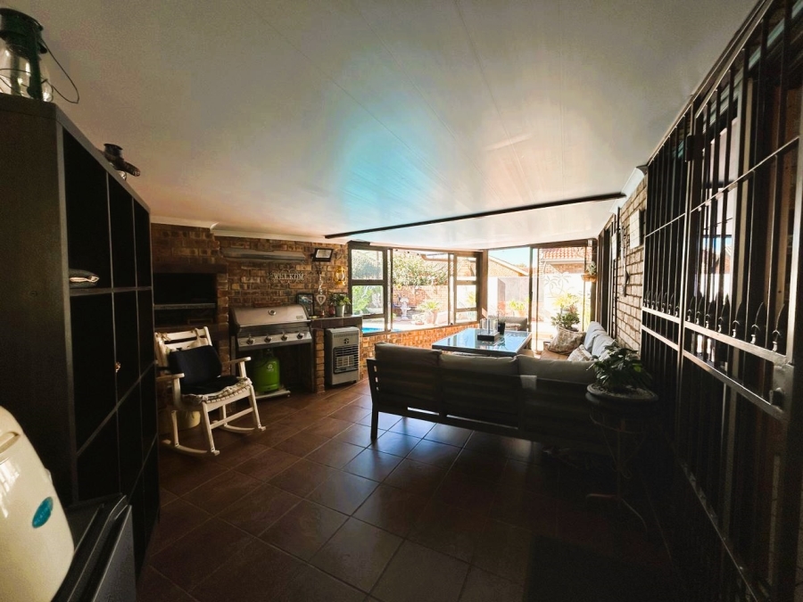 4 Bedroom Property for Sale in Rooihuiskraal North Gauteng