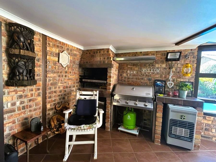 4 Bedroom Property for Sale in Rooihuiskraal North Gauteng