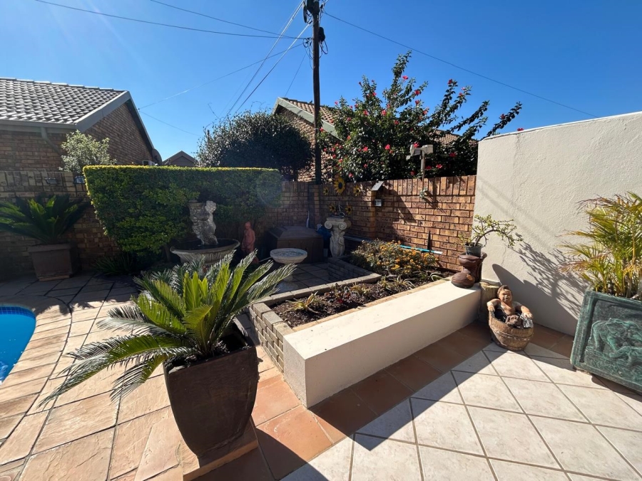 4 Bedroom Property for Sale in Rooihuiskraal North Gauteng