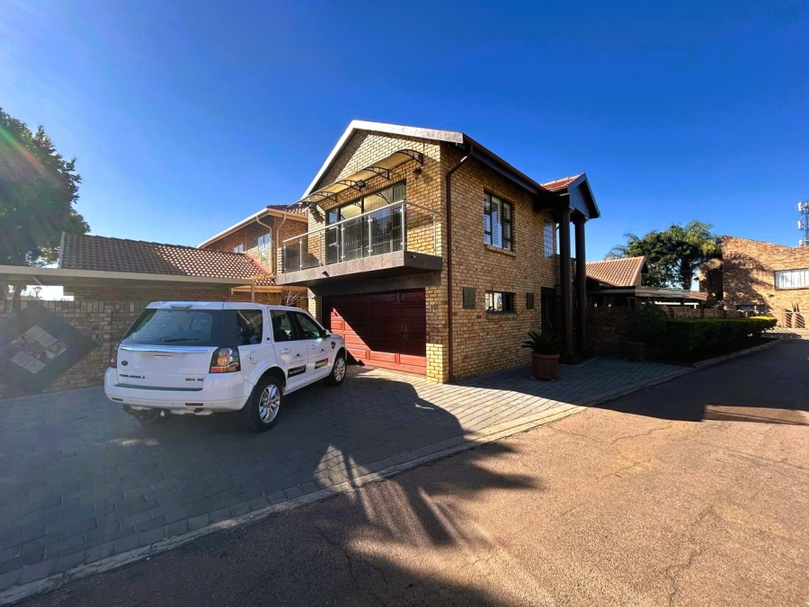 4 Bedroom Property for Sale in Rooihuiskraal North Gauteng