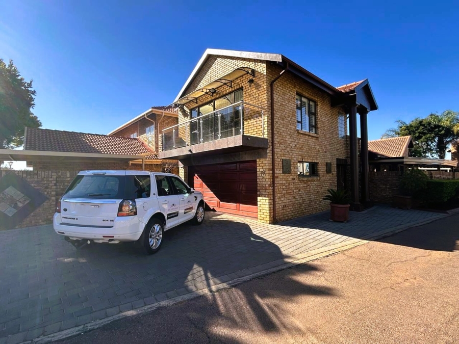 4 Bedroom Property for Sale in Rooihuiskraal North Gauteng
