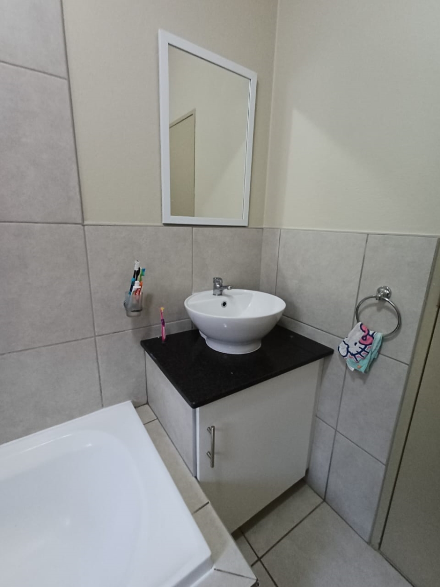 1 Bedroom Property for Sale in Norton Park Gauteng