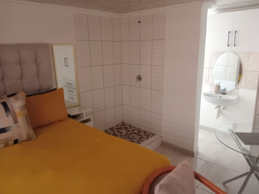 5 Bedroom Property for Sale in Buhle Park Gauteng