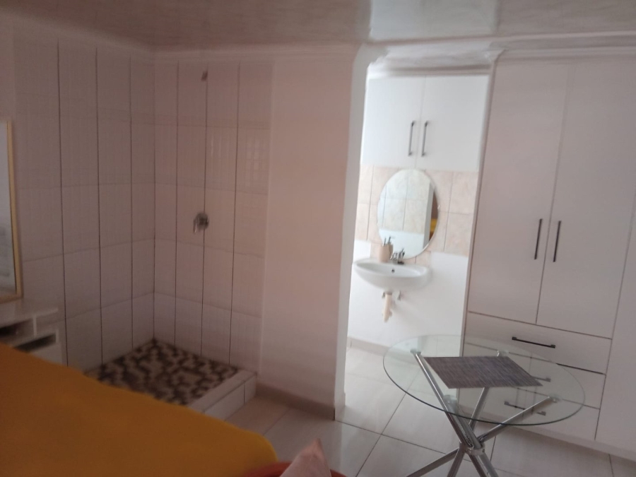 5 Bedroom Property for Sale in Buhle Park Gauteng
