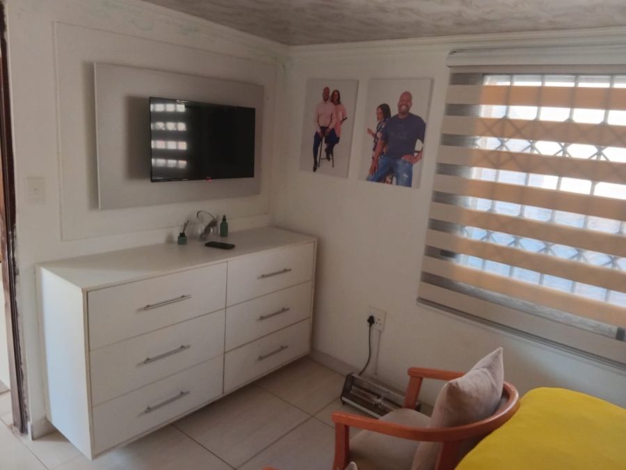 5 Bedroom Property for Sale in Buhle Park Gauteng
