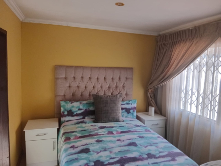 5 Bedroom Property for Sale in Buhle Park Gauteng