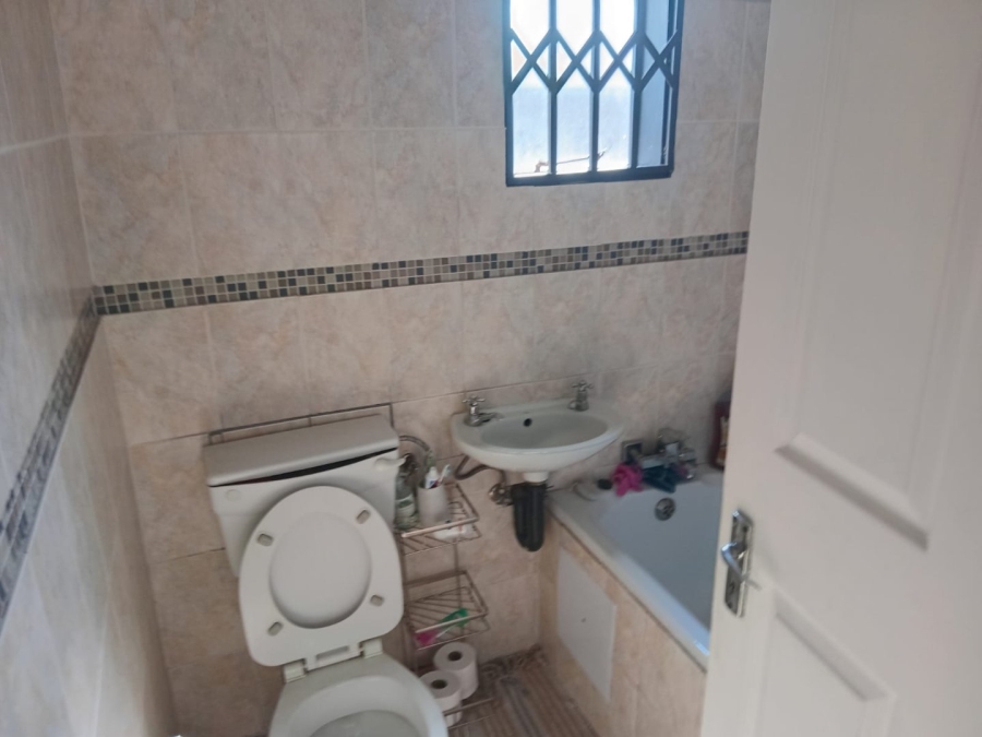5 Bedroom Property for Sale in Buhle Park Gauteng