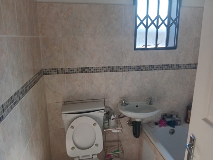5 Bedroom Property for Sale in Buhle Park Gauteng