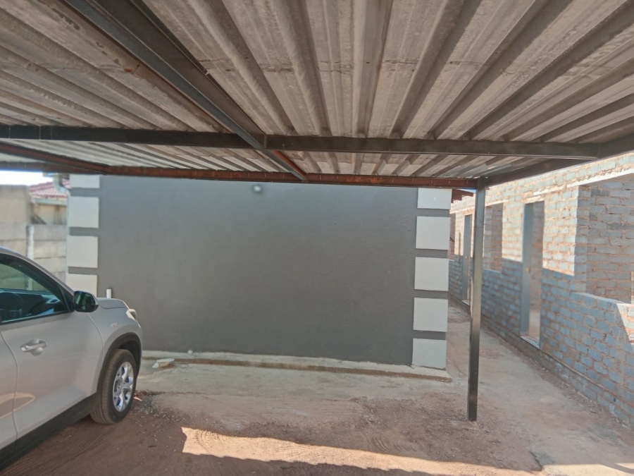 5 Bedroom Property for Sale in Buhle Park Gauteng