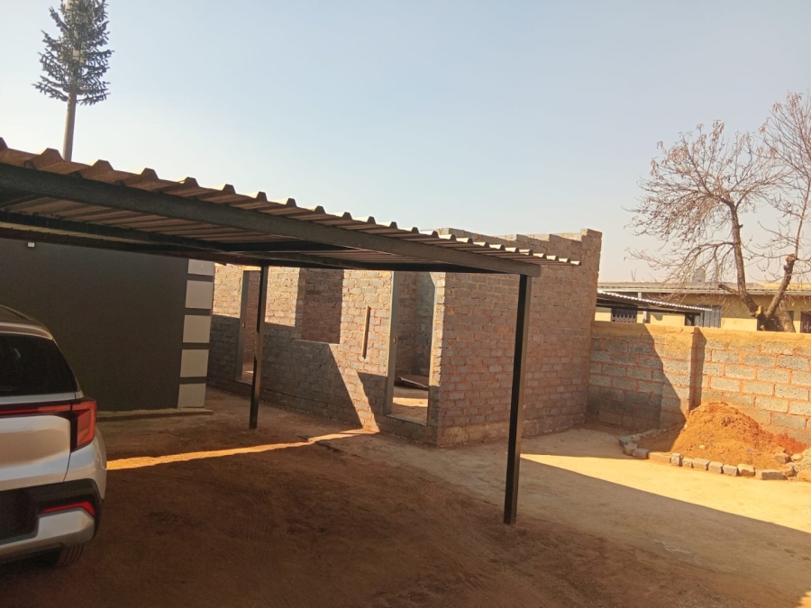 5 Bedroom Property for Sale in Buhle Park Gauteng