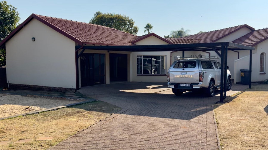 To Let 4 Bedroom Property for Rent in Wierda Park Gauteng