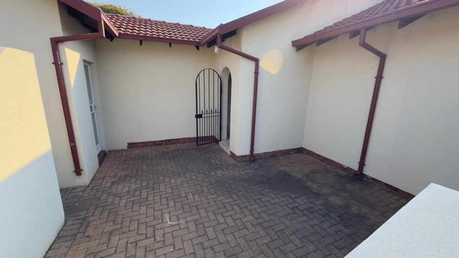 To Let 4 Bedroom Property for Rent in Wierda Park Gauteng