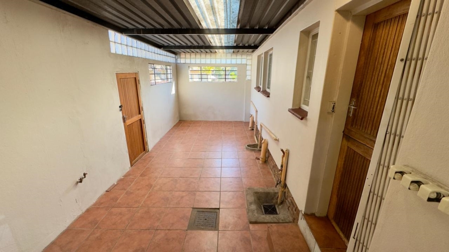 To Let 4 Bedroom Property for Rent in Wierda Park Gauteng
