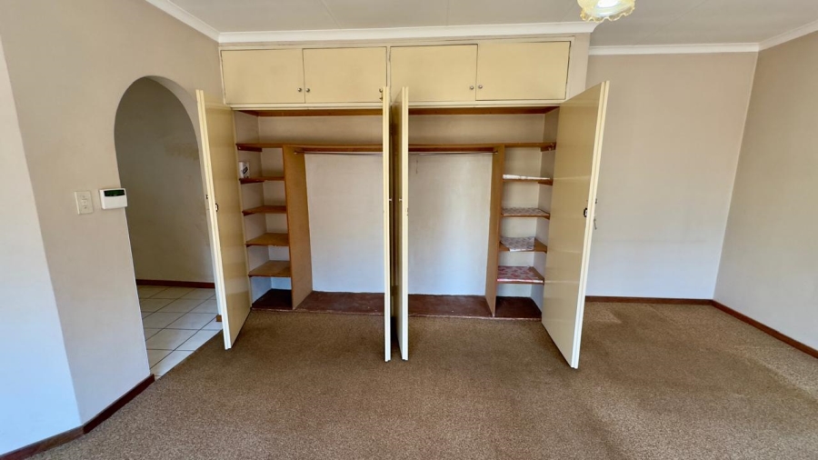 To Let 4 Bedroom Property for Rent in Wierda Park Gauteng