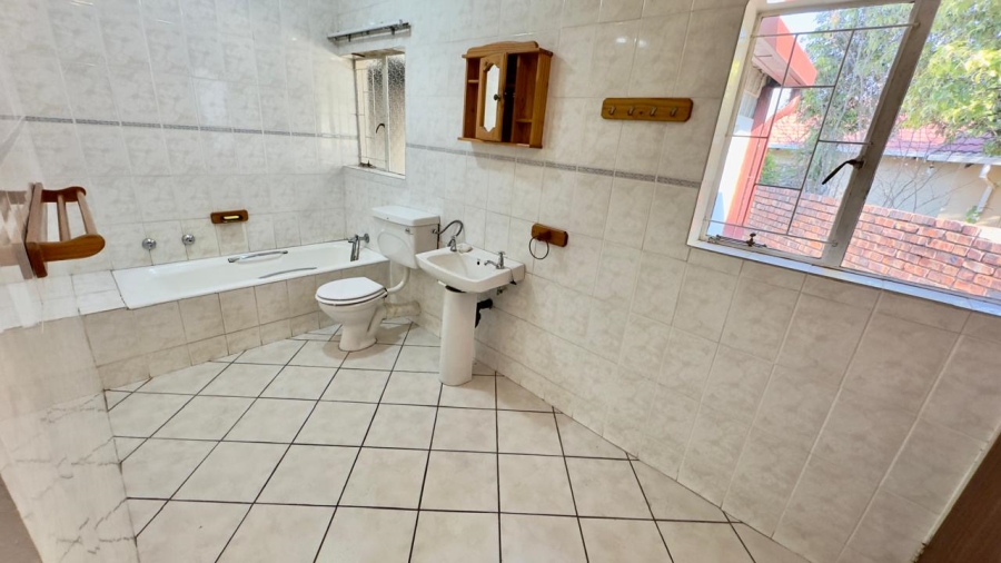 To Let 4 Bedroom Property for Rent in Wierda Park Gauteng
