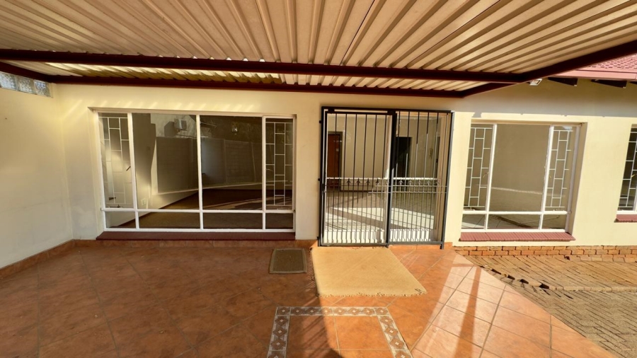 To Let 4 Bedroom Property for Rent in Wierda Park Gauteng