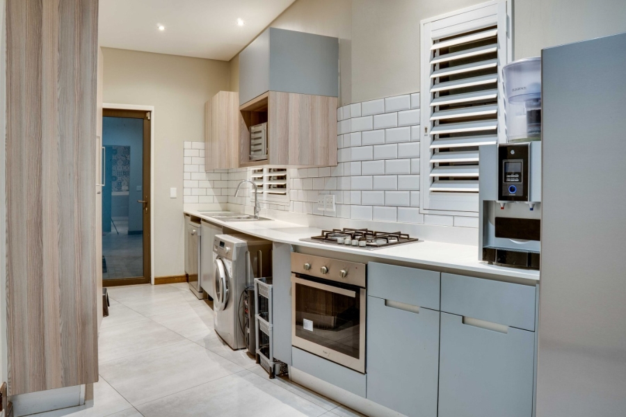 To Let 6 Bedroom Property for Rent in Bryanston Gauteng
