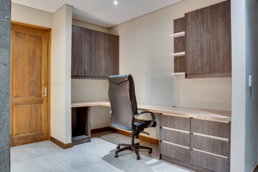 To Let 6 Bedroom Property for Rent in Bryanston Gauteng