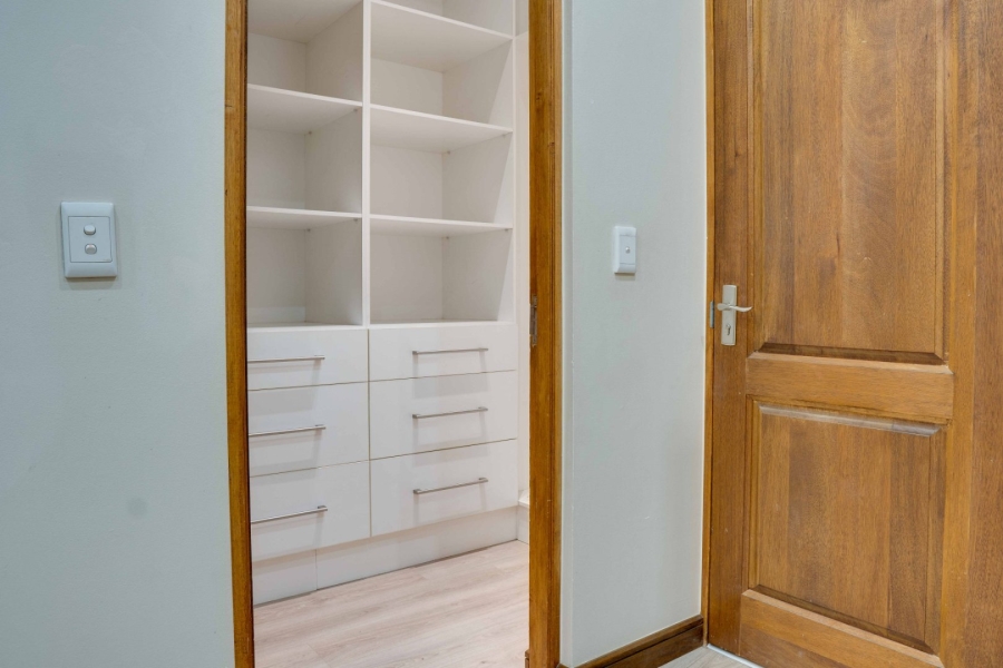 To Let 6 Bedroom Property for Rent in Bryanston Gauteng
