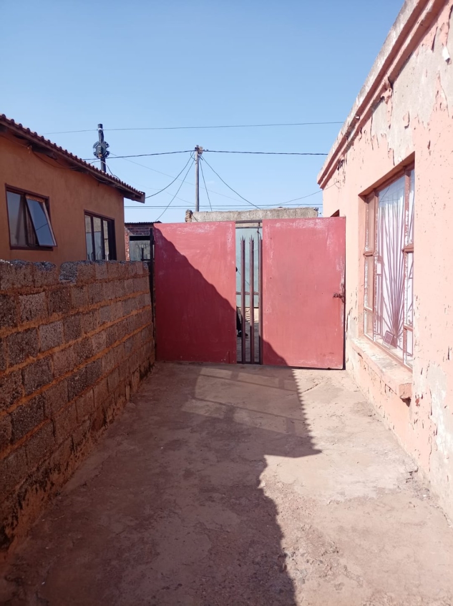 2 Bedroom Property for Sale in Etwatwa Gauteng