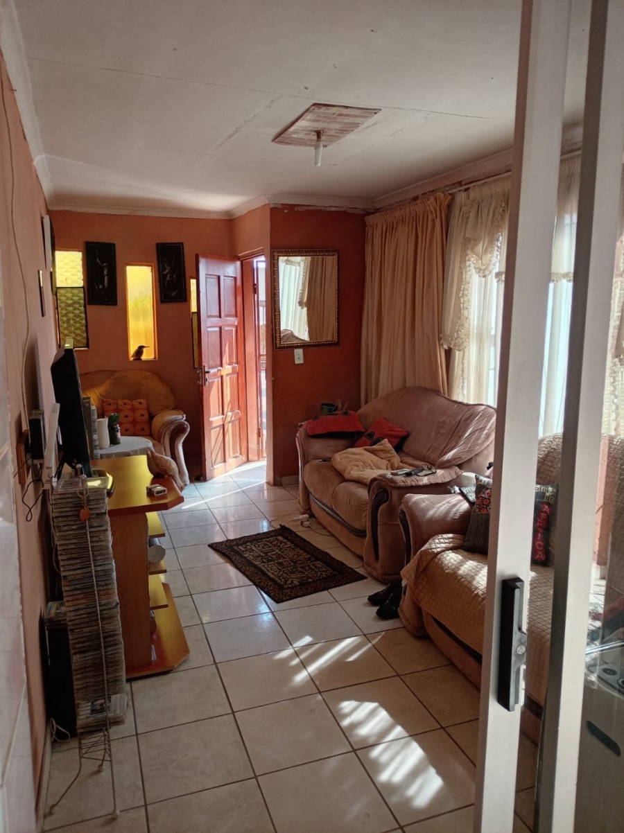 2 Bedroom Property for Sale in Etwatwa Gauteng