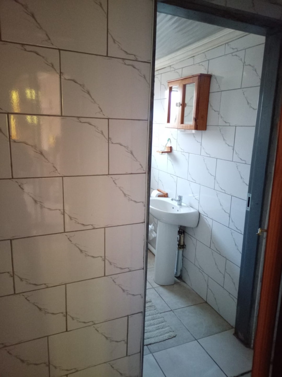 2 Bedroom Property for Sale in Etwatwa Gauteng