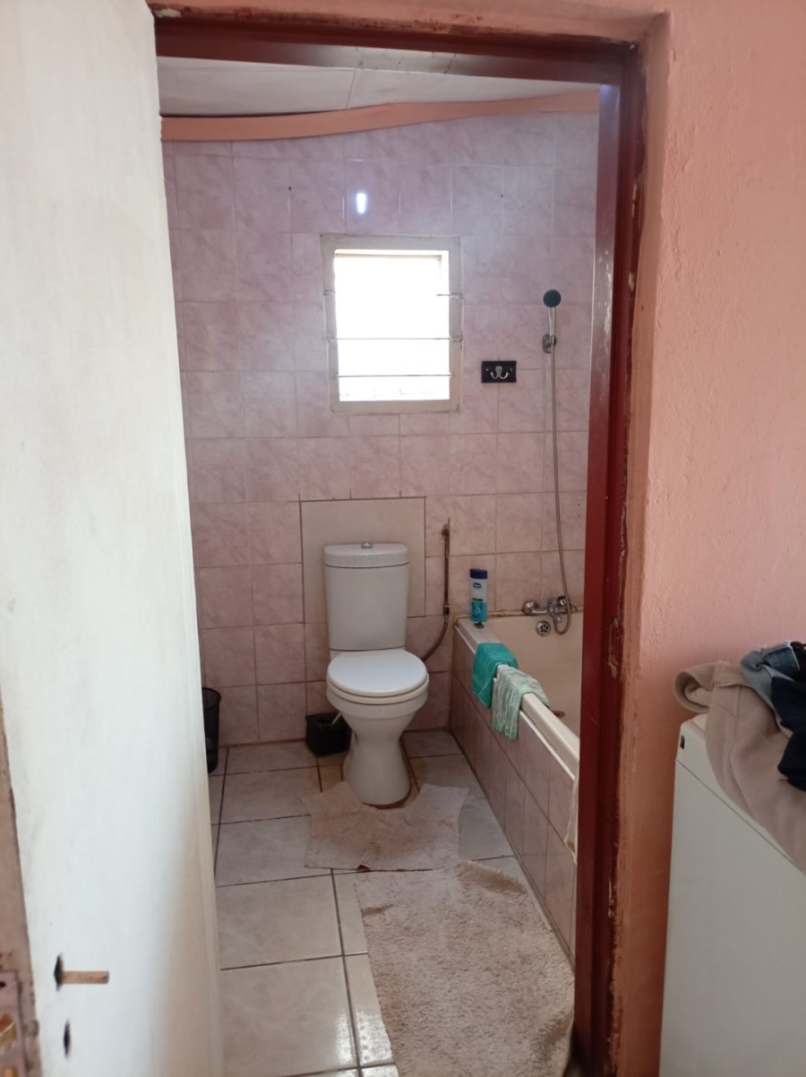 2 Bedroom Property for Sale in Etwatwa Gauteng