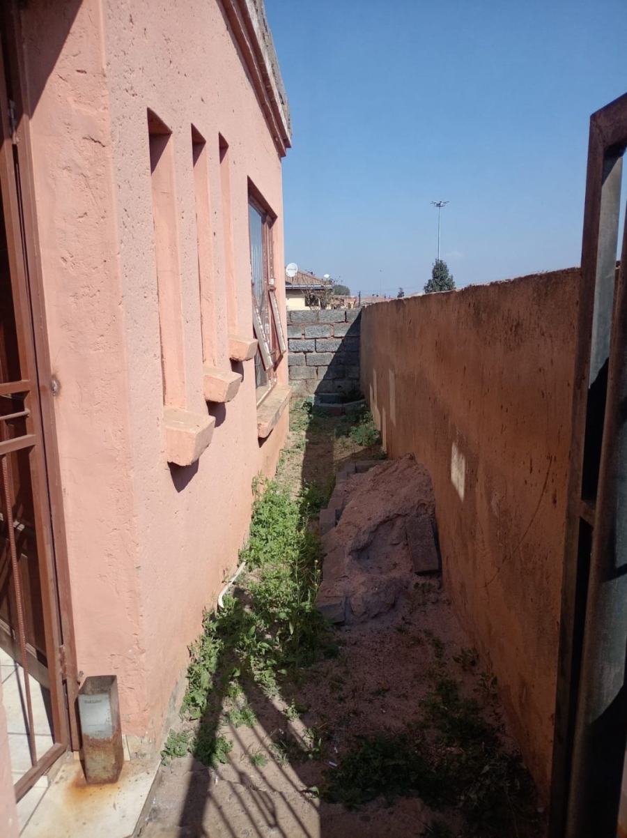 2 Bedroom Property for Sale in Etwatwa Gauteng