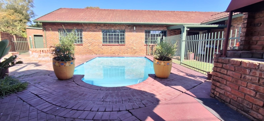 3 Bedroom Property for Sale in Dorandia Gauteng