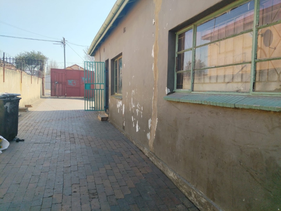 9 Bedroom Property for Sale in Delville Gauteng