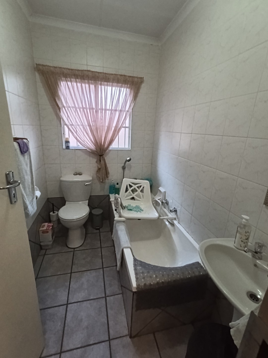 Bedroom Property for Sale in Meyerspark Gauteng