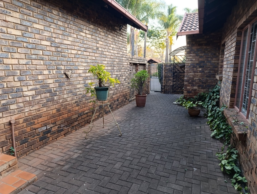  Bedroom Property for Sale in Meyerspark Gauteng